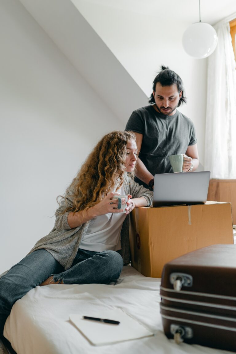 Un couple qui déménage